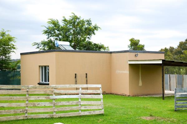 Welcome to country living at its finest! Nestled on a spacious plot in the tranquil heart of Benoni&#39;s Marister, this charming ...