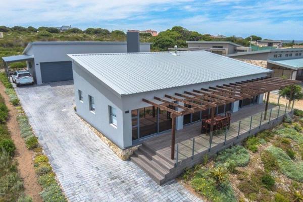 Modern Elegance and Coastal Bliss in Skulpiesbaai – 3-Bedroom Sanctuary with Spectacular Views!

This exceptional 3-bedroom, 4-bathroom ...