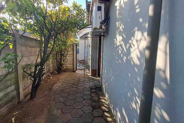 Discover a cozy and well-maintained rental unit in the sought-after suburb of Meer En See, Richards Bay. This charming unit features a ...