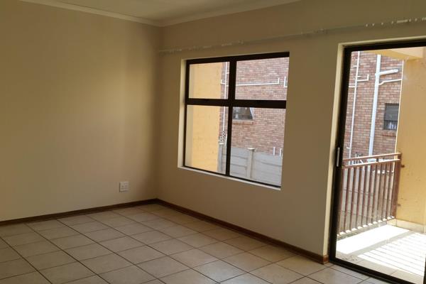 This is a lovely 2 Bedroom property to rent. 
It offers:
1 bathroom
an open plan kitchen and living room area
It has 2 canopies for ...