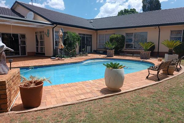 In a well-established part of Randfontein close to all the Malls and school
Beautifull ...