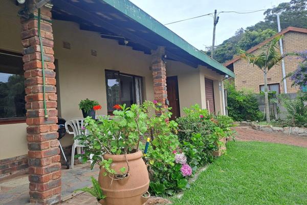 This 2 bedroom, 2 bathroom home is situated in the quite suburb of Sunwich Port allowing for easy access to the R102.
The bedrooms are ...