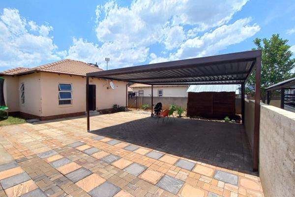 This neat and modern home offers a comfortable lifestyle with the following features:

2 Bedrooms: Spacious and neatly tiled for easy ...