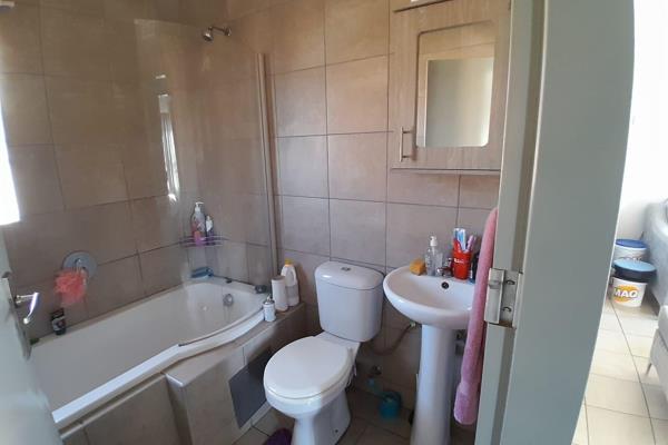 Open plan kitchen and lounge
Kitchen tiled floors, double size sink, electric stove and oven, space for washing machine, built-in ...