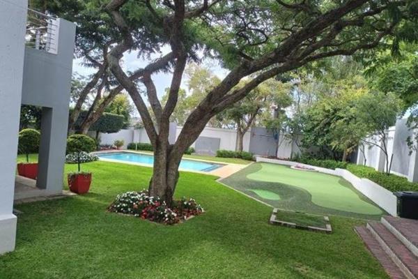 This cosy studio apartment is situated in one of the most sought-after suburbs in Johannesburg called Douglasdale, and the apartment is ...