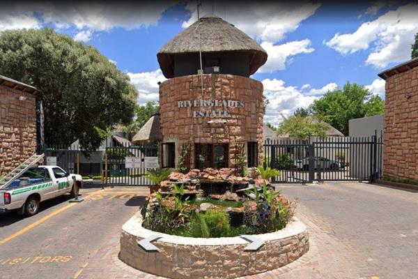 Available 1 January 2025
Welcome to Riverglades Estate, in the heart of  Jukskei Park, Fourways.  We are offering a first floor ...