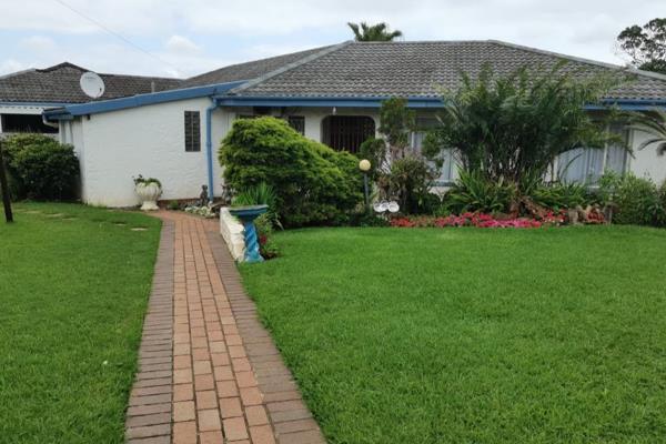 - 3bedroom house 
- Main room has an en-suite 
- Walk in dressing room  
- Beautiful kitchen 
- Gas hob and electric oven 
- ...