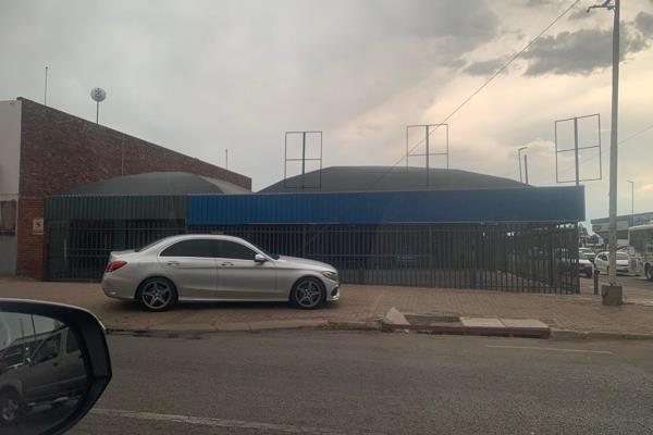 Showroom located on popular N1 opposite Tiger Wheels c/o Grobler &amp; Kruger Street.
2 ...