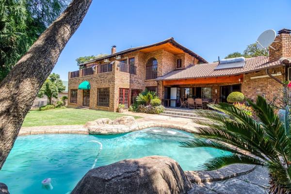 5 bedroom house for sale in Fourways 
 
This spacious and inviting free-standing house, nestled within a secure, boomed-off area and ...