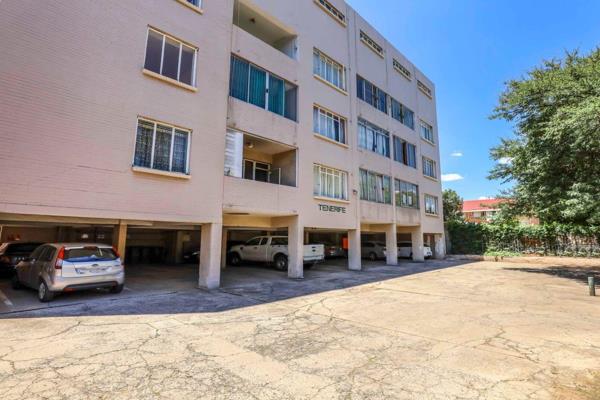 This delightful and spacious 2 bedroom  apartment offers a bright and sunny living space ...