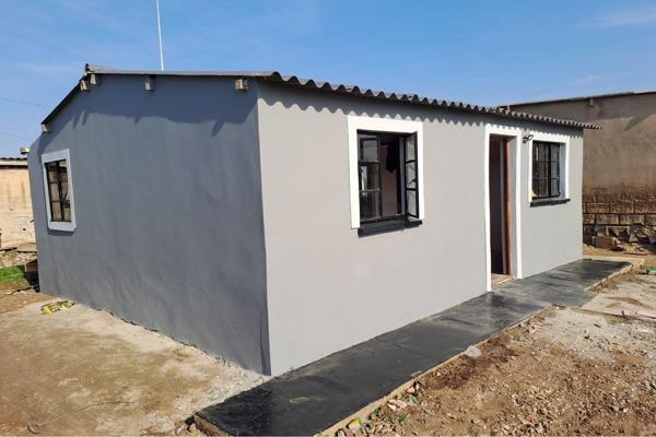 This property was totally re-done and features 2 good sized bedrooms, lounge and kitchen, outside toilet.  Fully fenced, with lots of ...