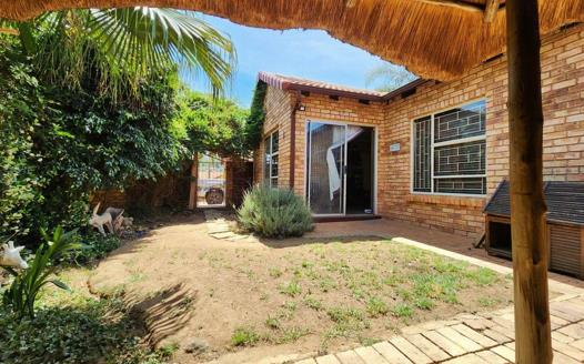 3 Bedroom Townhouse for sale in Wilgeheuwel