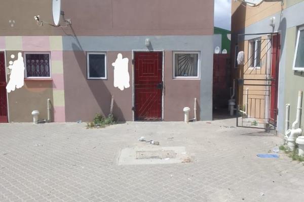 A House for sale at symphony way clinic flats Delft...with all necessary papers available  and has big space to build .
2 ...