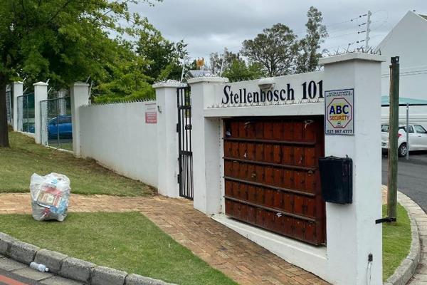 This is a 2 bedroom and 2 bathroom ground floor apartment situated in the Stellebosch ...