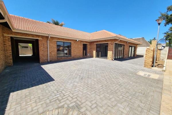 Brand new!!! Excellent finishes, located in a highly recommended and popular Retirement Estate
Palms Retirement Estate is a peaceful ...