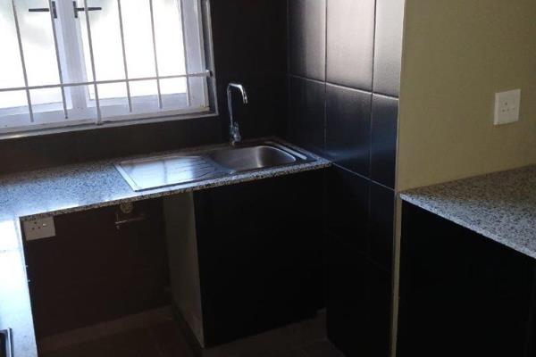 Property Professsoinals SA presents this neat and lovely 2 bedroom, 2 bathroom unit for ...