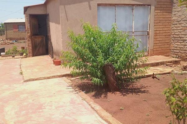 Kitchen, Lounge, Bathroom, Big yard, Bedroom