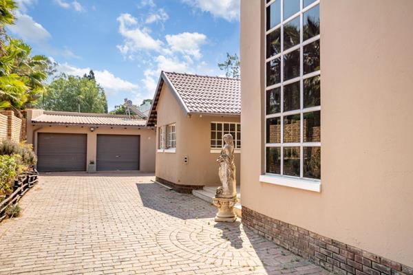 Discover this exceptional 5-bedroom family entertainment home, ideally situated in the sought-after Randpark Ridge area. This spacious ...