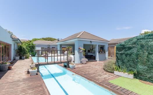 5 Bedroom House for sale in Milnerton Central