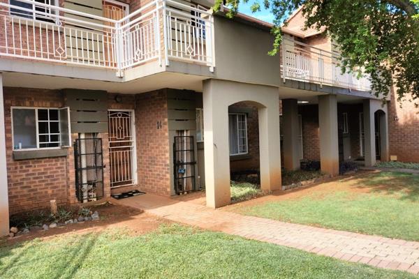 Welcome to this charming 2-bedroom cluster home situated in the serene Equestria Estate in Paarlberg, Pretoria. This lovely home ...