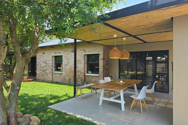 Step into this private 3-bedroom, 2-bathroom home in the heart of Hoedspruit. This property is a blend of luxury and practicality ...