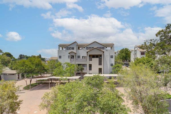 Located in the prestigious and sought-after estate in Bryanston, this one-bedroom loft apartment is a dream come true for first-time ...