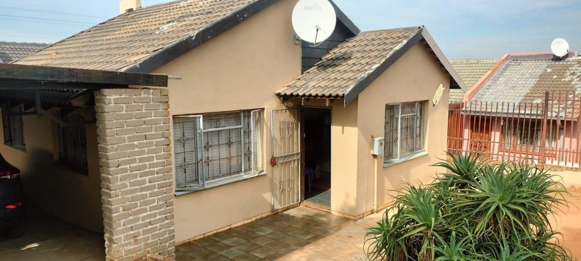 2 Bedroom House for sale in Mamelodi East - Mamelodi East - P24-115330347