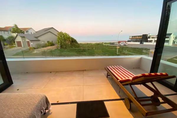 An Entertainer’s Dream Home Across from Main Beach Kabeljous in Jeffreys Bay, 100 metre from the Beach

This beautifully renovated ...