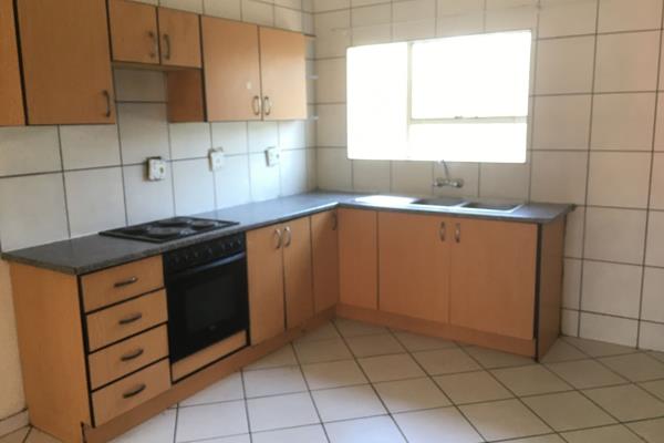 Two bedroom, ground floor apartment for sale in Rustenburg Oos Einde
A two-well-sized bedroom apartment with built-in cupboards.
One ...