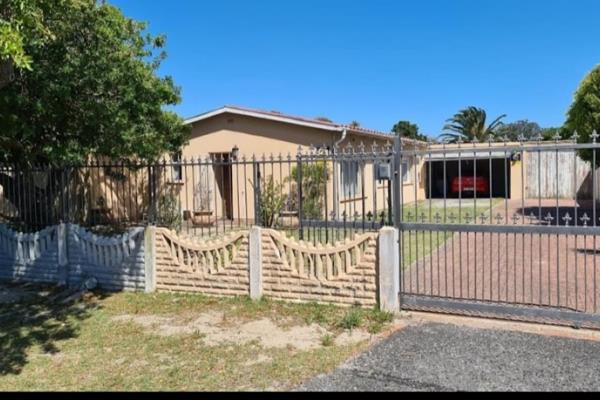 Fully enclosed family home with intercom access

Tiled lounge with serving hatch.  Separate kitchen, plumbed for washing machine, with ...