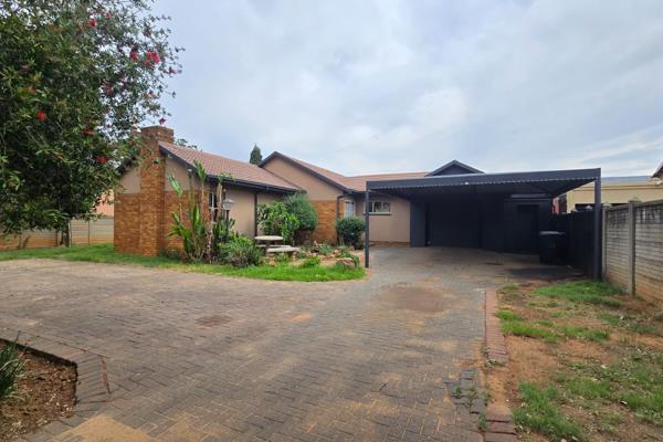 This Property Offers:
* Large Lounge &amp; Dining Room. 
* 3 Bedrooms with B-I-C. 
* 2 Bathrooms - neatly tiled 
* Large Kitchen ...