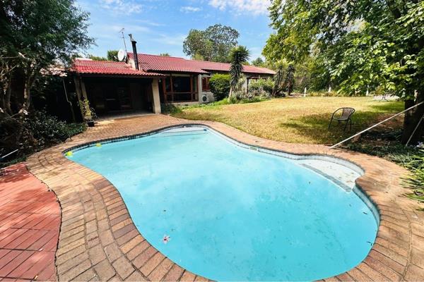 Available 1 January 2025
This home is perfect for entertaining and large families.
Spacious Open plan kitchen, dining and lounge areas. ...