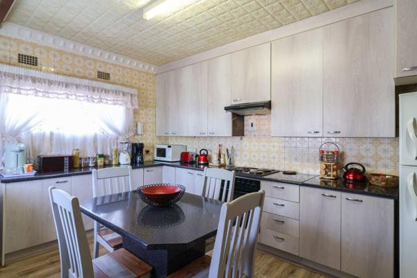 Owner Asking R 1 450 000
Only Considering Offers above R 1 250 000
Welcome to this exceptional property in the sought-after suburb of ...