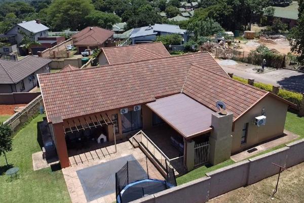 This character filled house has an extra large family room leading to the verandah and pool area. The stacking doors in family room ...