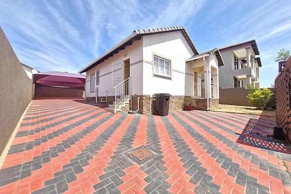 Spacious Family Home in Secure Estate
This spacious family home offers comfortable ...