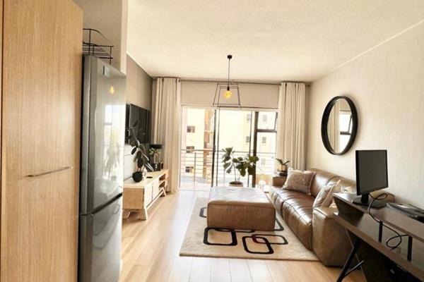 This modern and stunning apartment features beautiful finishes and includes two bedrooms and two bathrooms. The main bedroom has an ...