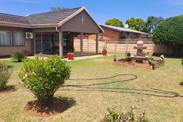 This charming family home is perfect for families seeking a warm and welcoming environment. The property features a melamine kitchen ...