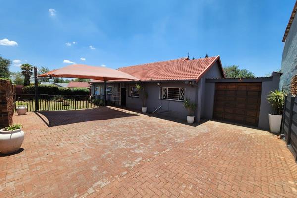 Property Features:
Entrance Hall: Welcoming and tiled for easy maintenance.
Lounge: Cozy and tiled, complete with a fireplace for ...