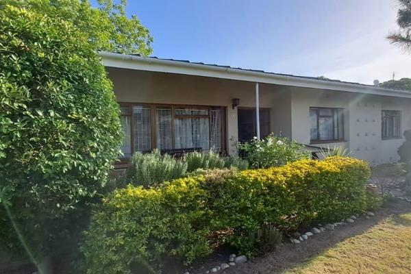 House to Let in Hartenbos - Available 1 February

Looking for a cozy and pet-friendly rental in the heart of Hartenbos? 

This charming ...