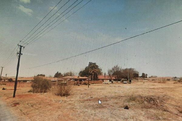 Stand for Sale in Kookrus, Meyerton

Size: 1021 sqm

Location: Close to R59 exit on the highway

Key Features:

Dolomite tests ...