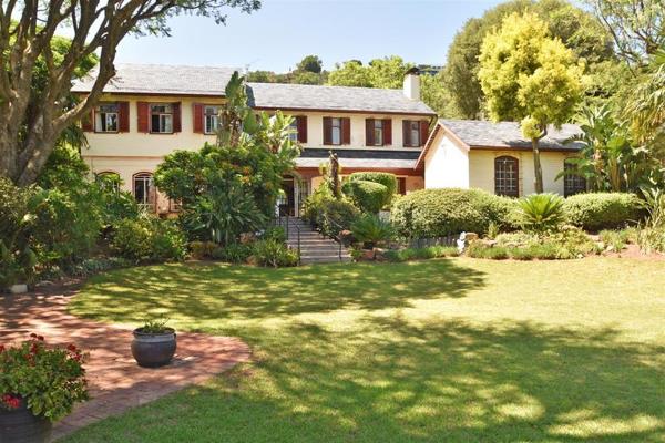 Inviting buyers to view and negotiate from R2 799 000.

Set way off the road with views north as far as the eye can see ...