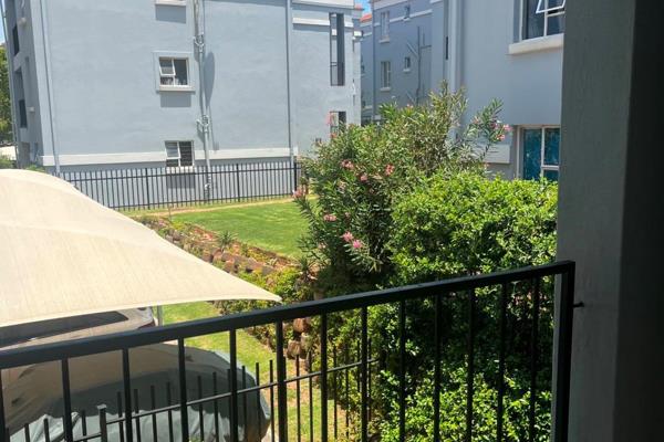 Upmarket 3 bed, 2 bath, first-floor Apartment available. 
Safe and secure, 24 hour security, remote access, electric fence.
2 carports ...