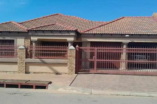 The house has 3 bedrooms with wall units, 2 bathrooms, kitchen with stove and very nice wall units, dining is an open plan, lounge and ...