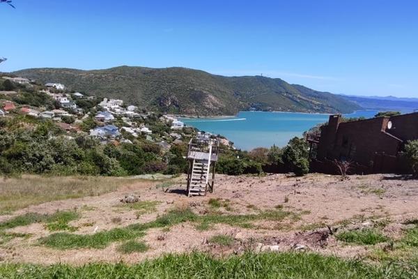 Vacant land at the Famous Knysna Heads, this is one of only a few left, 936 m2 with unobstructed views West over the lagoon from up ...