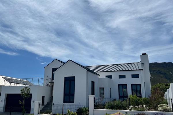 Modern 3 bedroom furnished house available from Feb 25.
Wonderful sea views, this stylishly furnished home can be your retreat for a ...