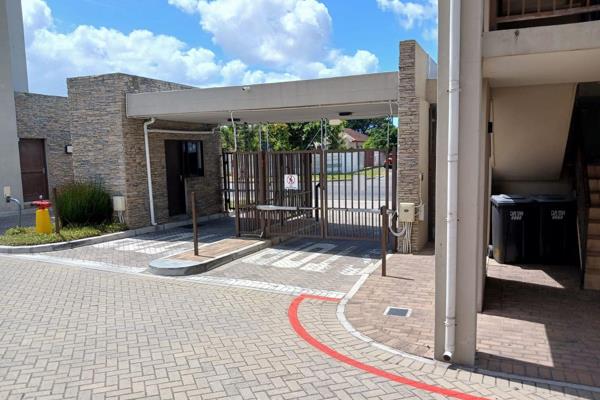 This lovely 2-bedroom, 1st floor apartment is located in the suburb of Grassy Park, offering an ideal blend of comfort, convenience ...