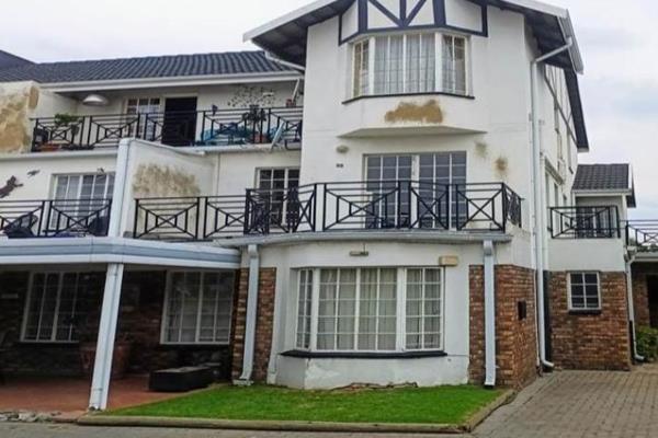 This first floor apartment in Beyerspark offers:
2 Bedrooms with built in cupboards
1 Bathroom
Open plan lounge
Kitchen
1 Garage
1 ...