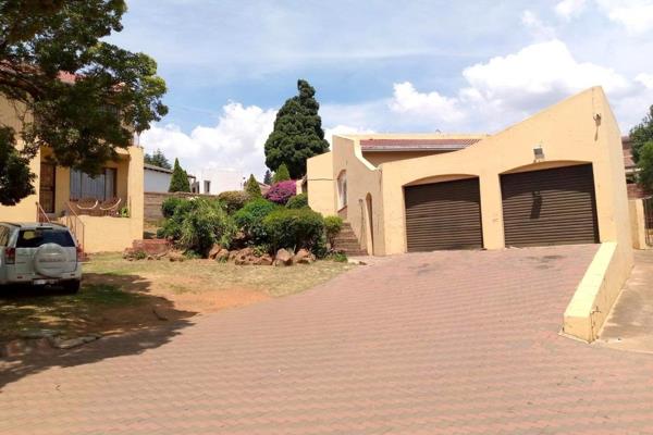 Main House:
- 3 Fitted bedrooms (main en-suite)
- Full bathroom
- Dining room
- TV room
- Sitting room
- Fitted kitchen
- ...