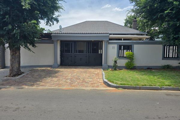 Looking for a well-manicured home in the sort after area in Roodepoort North, look no further.  This renovated property with is high ...