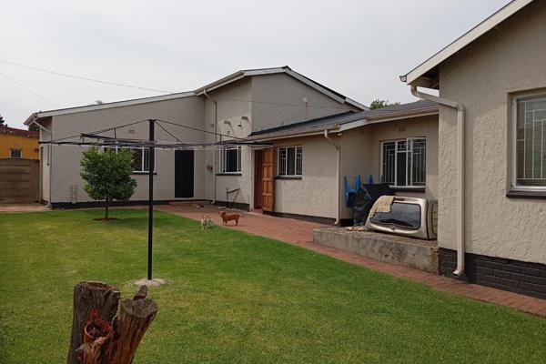 Discover this beautiful 3-bedroom, 2-bathroom home located in the tranquil suburb of Minnebron, Brakpan. This property is ideal for ...